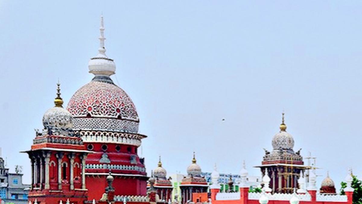 Plea in Madras High Court against Thanthai Periyar Award for Social Justice given to Kali Poogundran