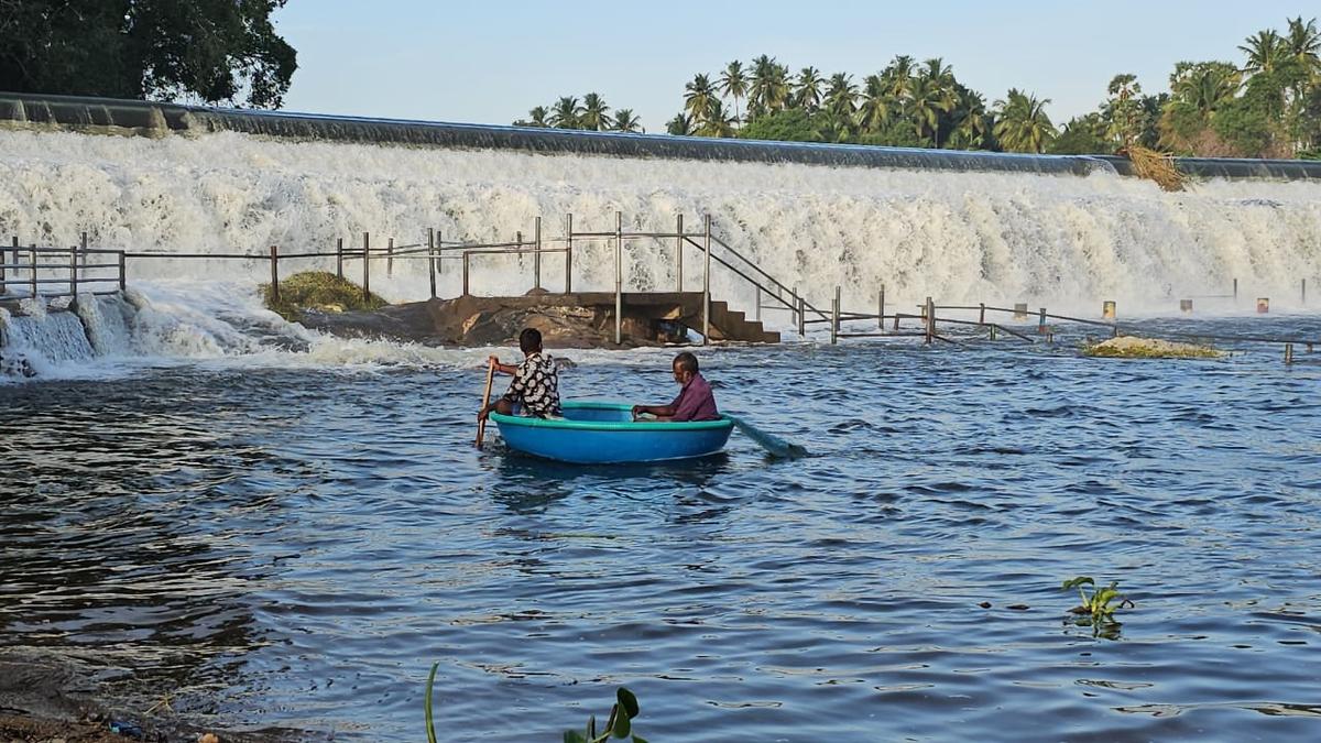 Ban on bathing at Kodiveri anicut in Erode district