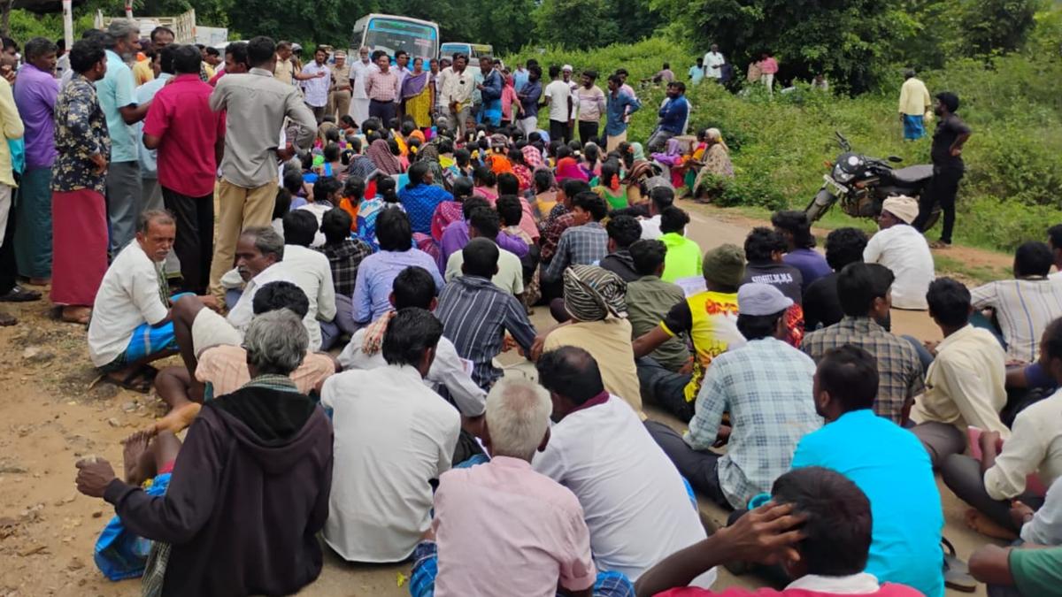 Residents of Dottamanji stage road blockade in Krishnagiri