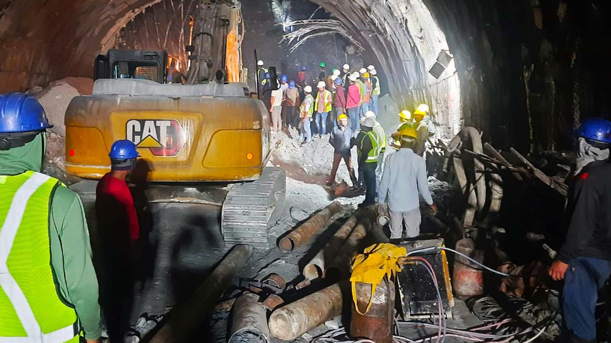 Uttarkashi tunnel collapse | 40 trapped workers safe; rescue efforts on