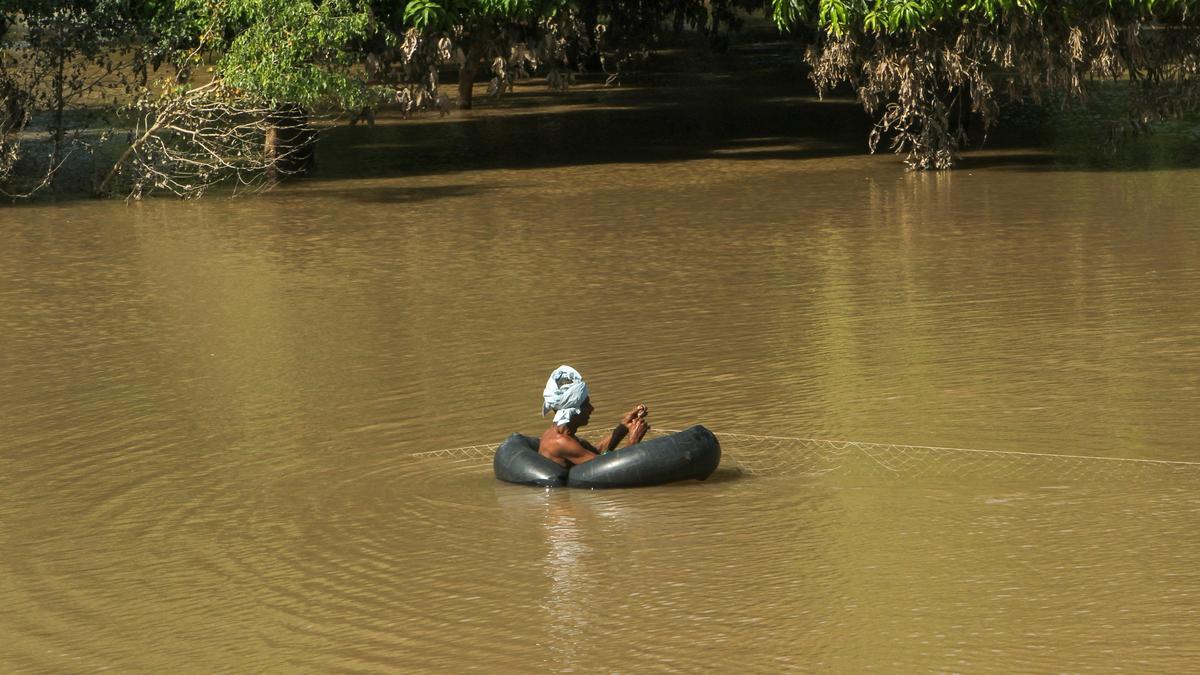 IMF says Pakistan's flood spending, budget agility to be reviewed