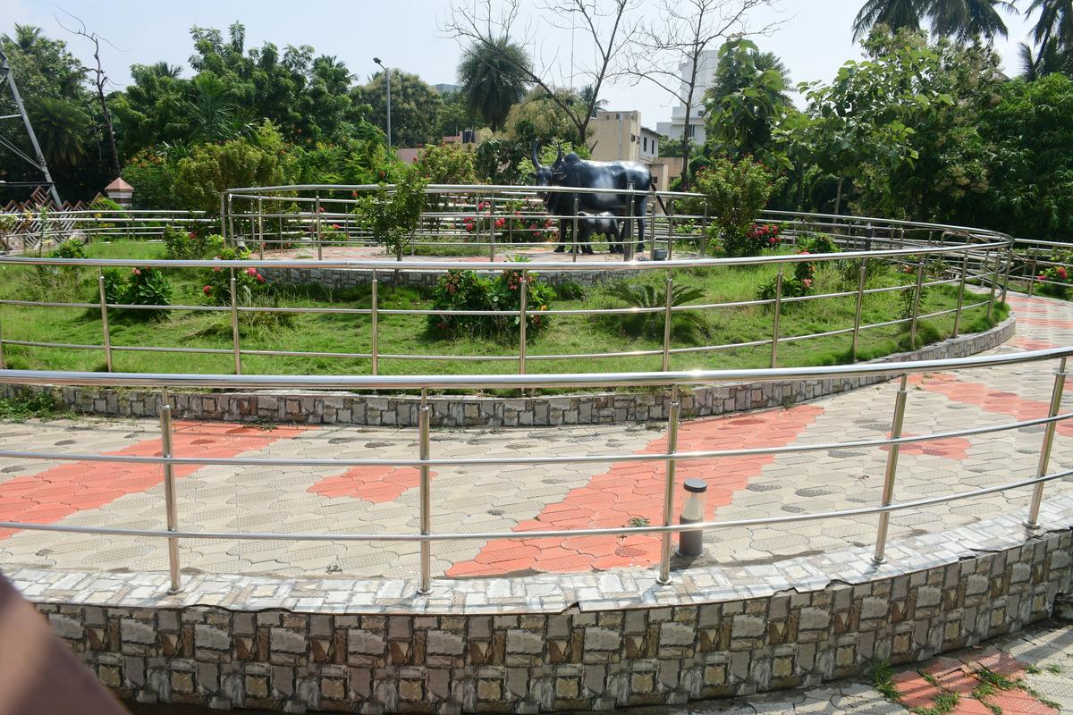 Poor maintenance, under-utilisation of parks along Uyyakondan Canal draw flak