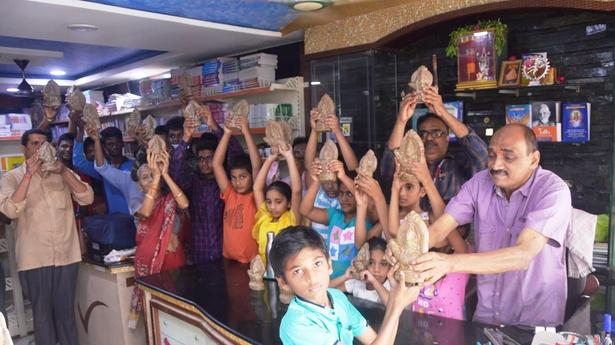 आंध्र प्रदेश: मूर्ति निर्माताओं को उत्पादन लागत में वृद्धि के बावजूद अच्छी मांग दिख रही है