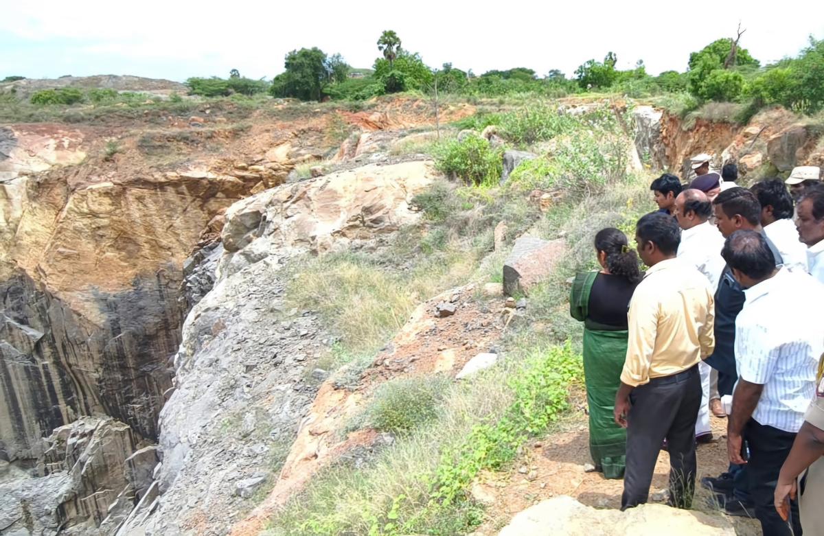 Tamil Nadu Minister K.R. Periyakaruppan, Sivaganga Collector Asha Ajith and officials visited the site. Photo Credit: Special Arrangement