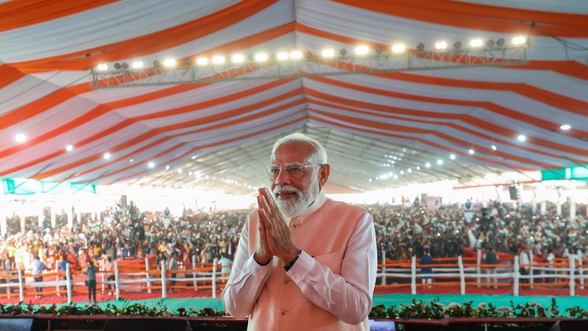 PM Modi unveils development projects worth over ₹830 crore, flags off three Amrit Bharat trains in Bengal
