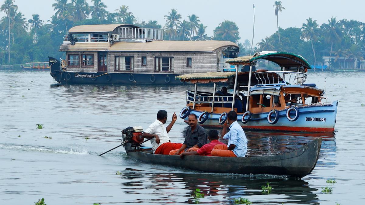 Houseboat boom in Kuttanad spurs Kerala govt to assess vessel capacity of environmentally fragile Vembanad Lake