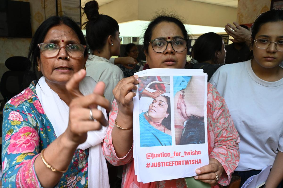 Parents and family members of Twisha Sharma are protesting at the Mahila Thana in Bhopal, demanding an FIR against Samarth Singh and his mother, Giribala Singh. Parents and family members of Twisha Sharma are protesting at the Mahila Thana in Bhopal, demanding an FIR against Samarth Singh and his mother, Giribala Singh.