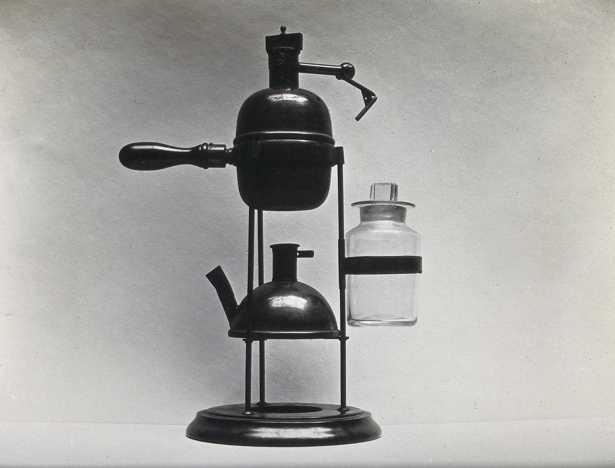 Steam spray used by Joseph Lister for his surgeries.