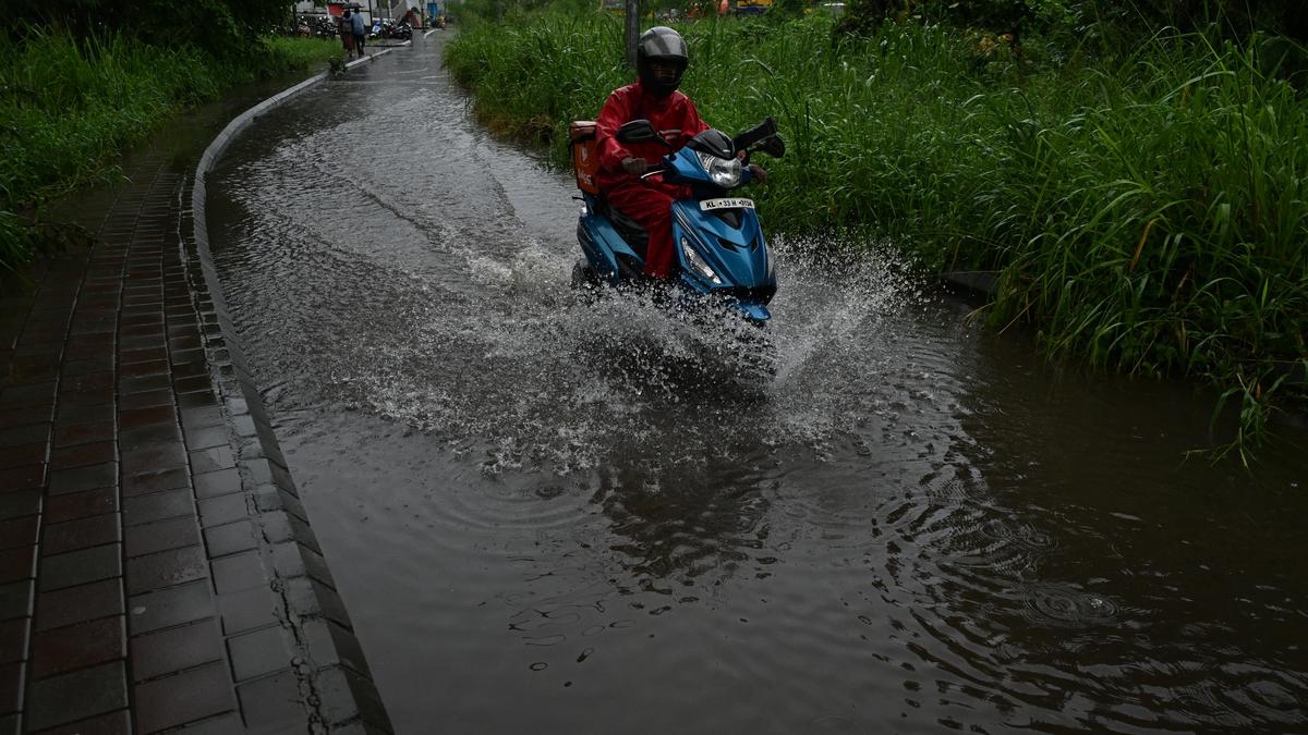 Heavy rain disrupts normal life in Ernakulam