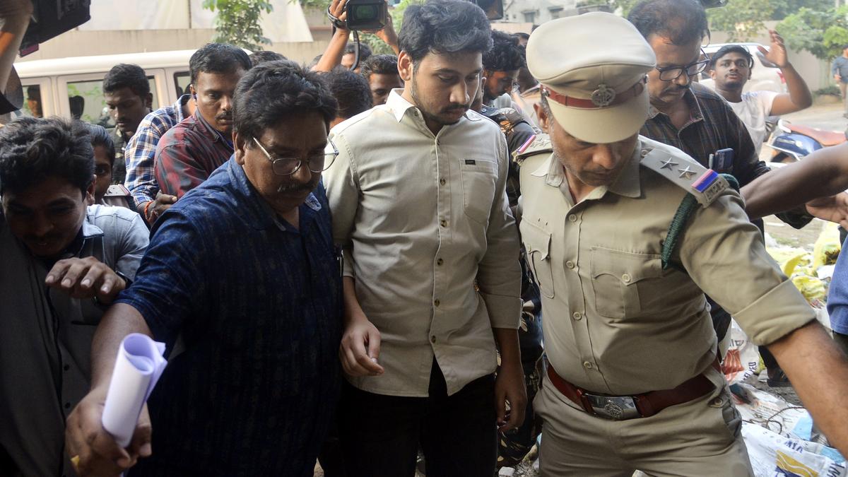 ACB arrests Jogi Ramesh&rsquo;s son, surveyor in land scam