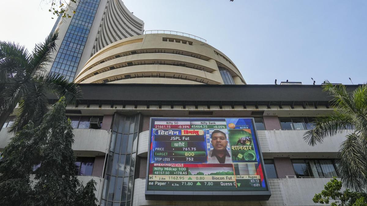 Sensex, Nifty tank nearly 1% on selloff in banking, IT stocks