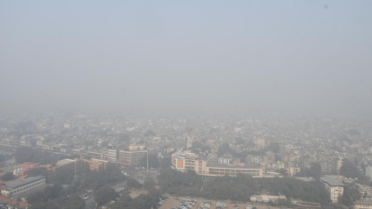Delhi continues to shiver under grip of cold wave