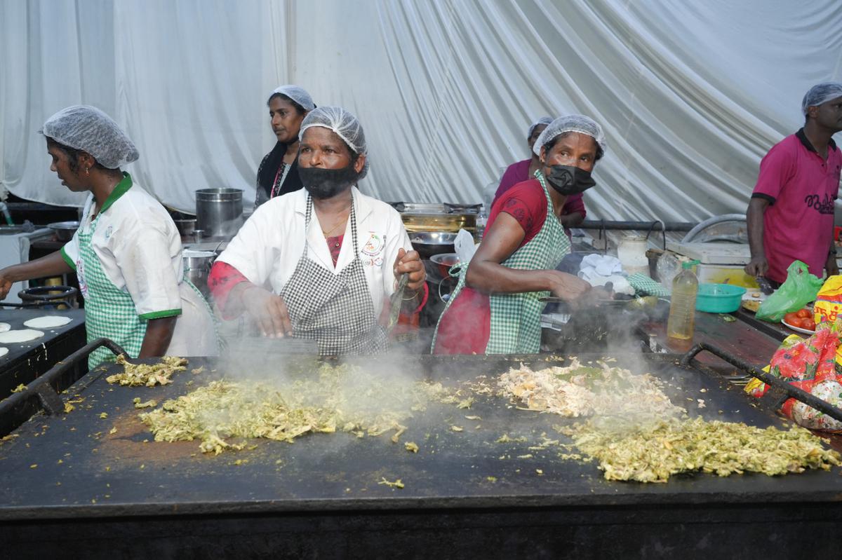 Vanasundari chicken being prepared by Kudumbashree members at their stall at Keraleeyam in Thiruvananthapuram.
