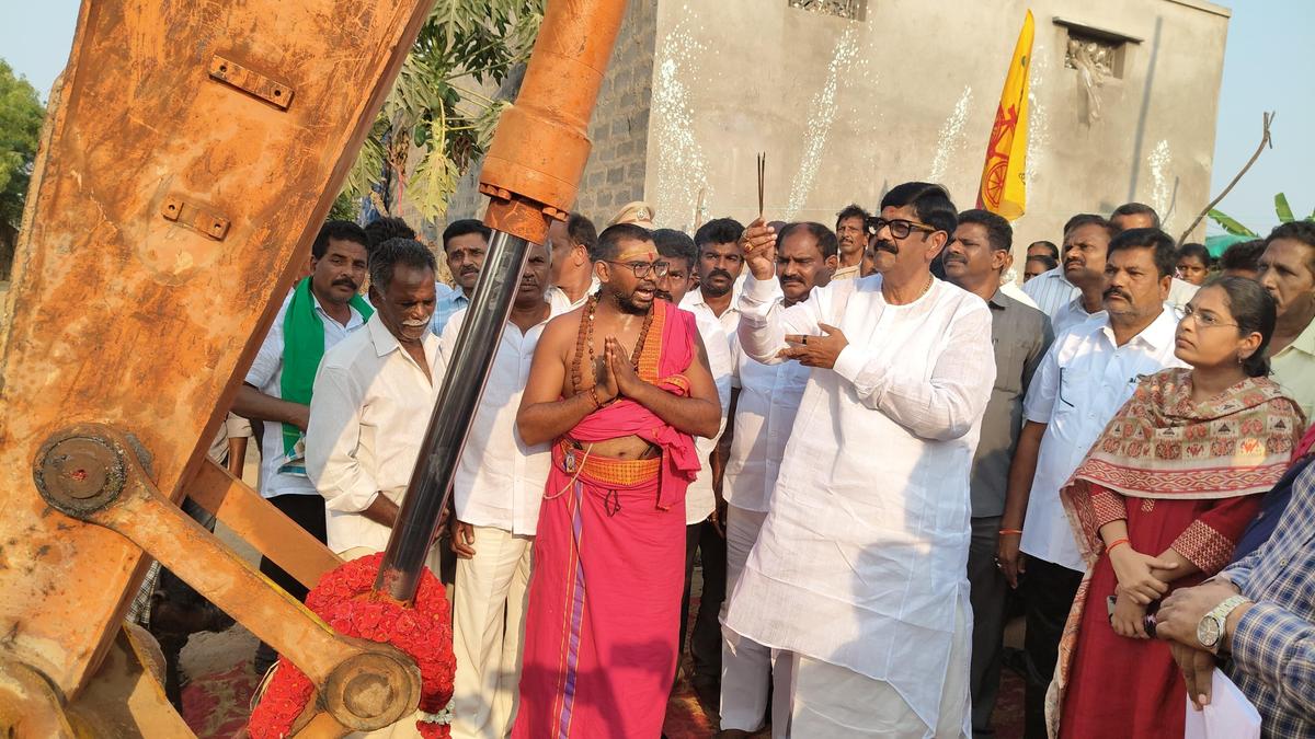 Endowments Minister launches desilting works at Kanigiri reservoir