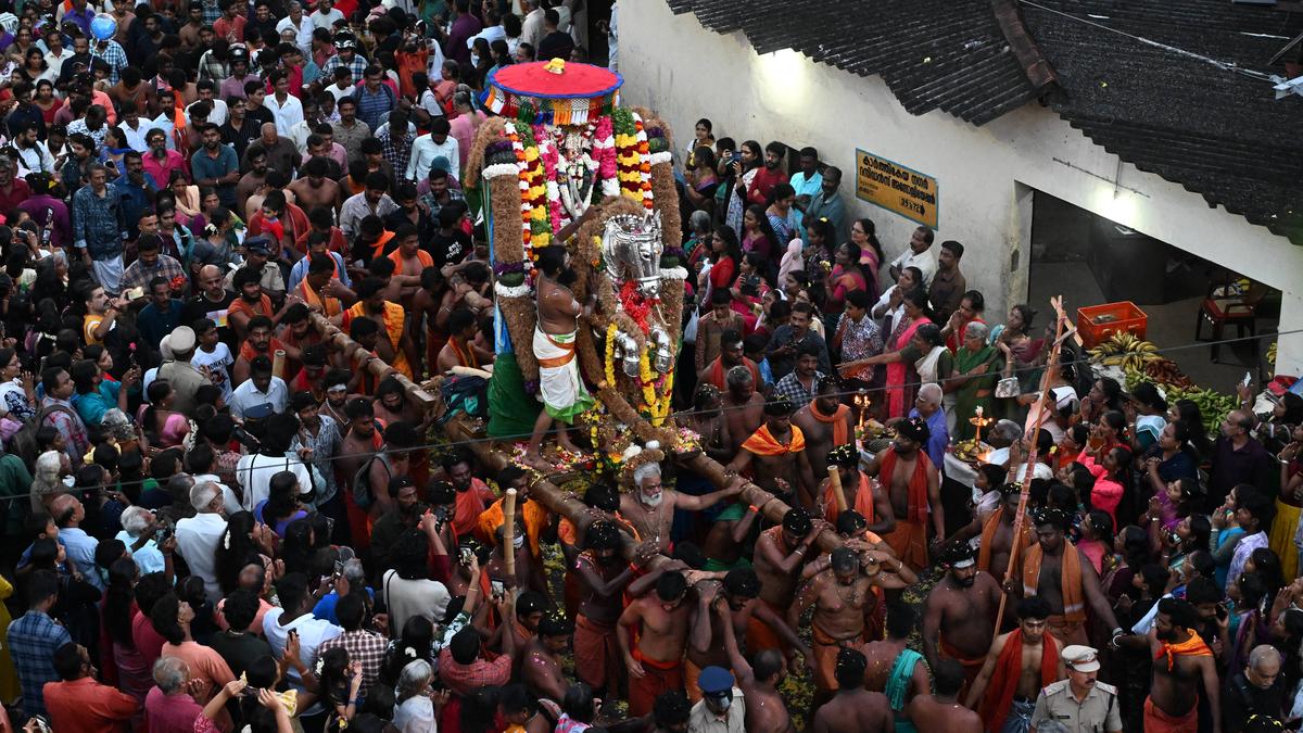 Navaratri idols reach Thiruvananthapuram from across the border