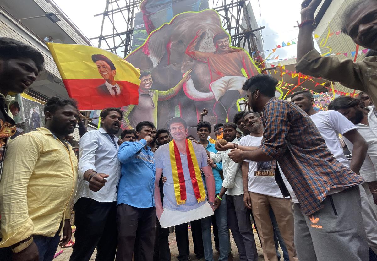 A year since his death, Appu fans throng theatres to catch last glimpse and pay tributes