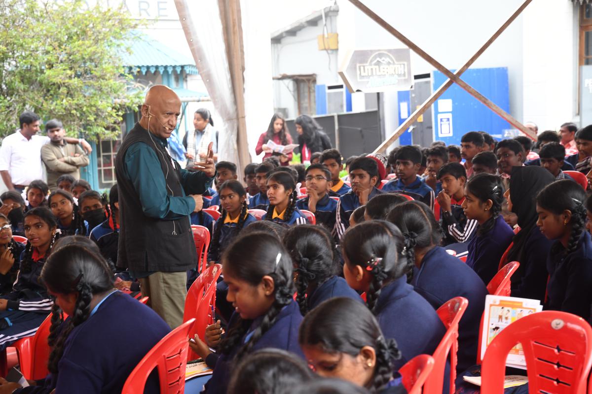 Film actor Raja Krishnamoorthy holds a session for children 