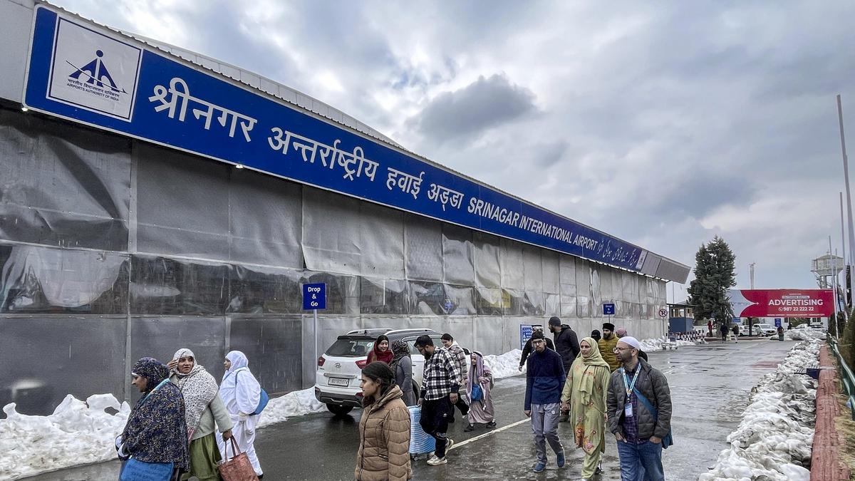 Two U.S. citizens detained at Srinagar airport over satellite-based GPS device