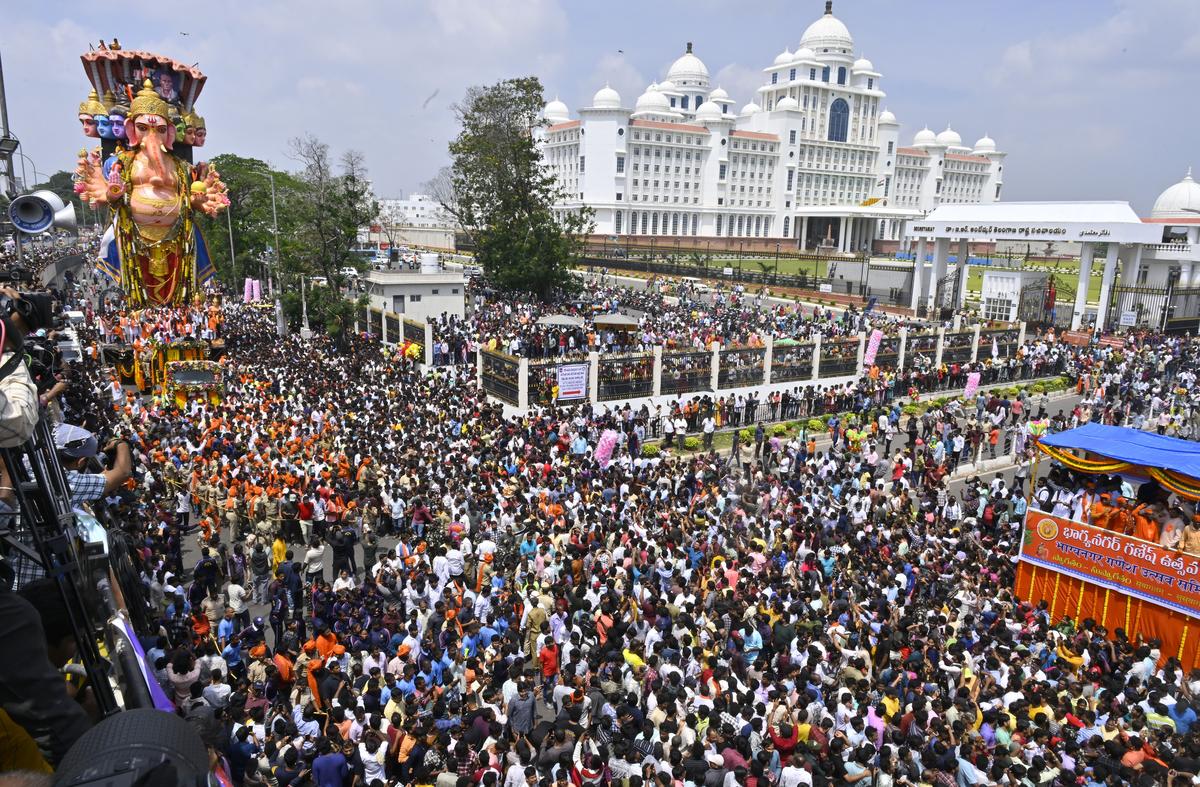 The immersion procession of Khairatabad Ganesh idol began around 7 a.m. of Tuesday (September 17, 2024).