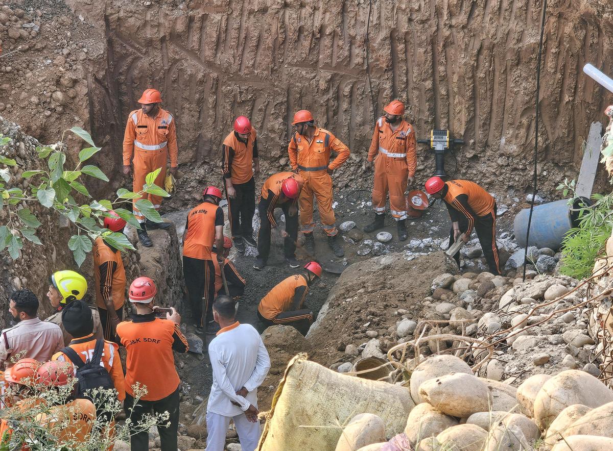 Bridge portion collapses on the outskirts of Jammu; 3-4 labourers feared trapped, 1 rescued