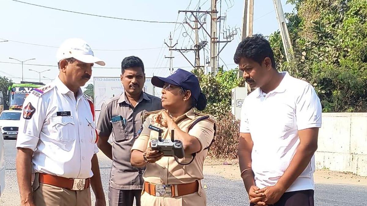 Traffic snarls cause inconvenience on many roads due to Sankranti rush