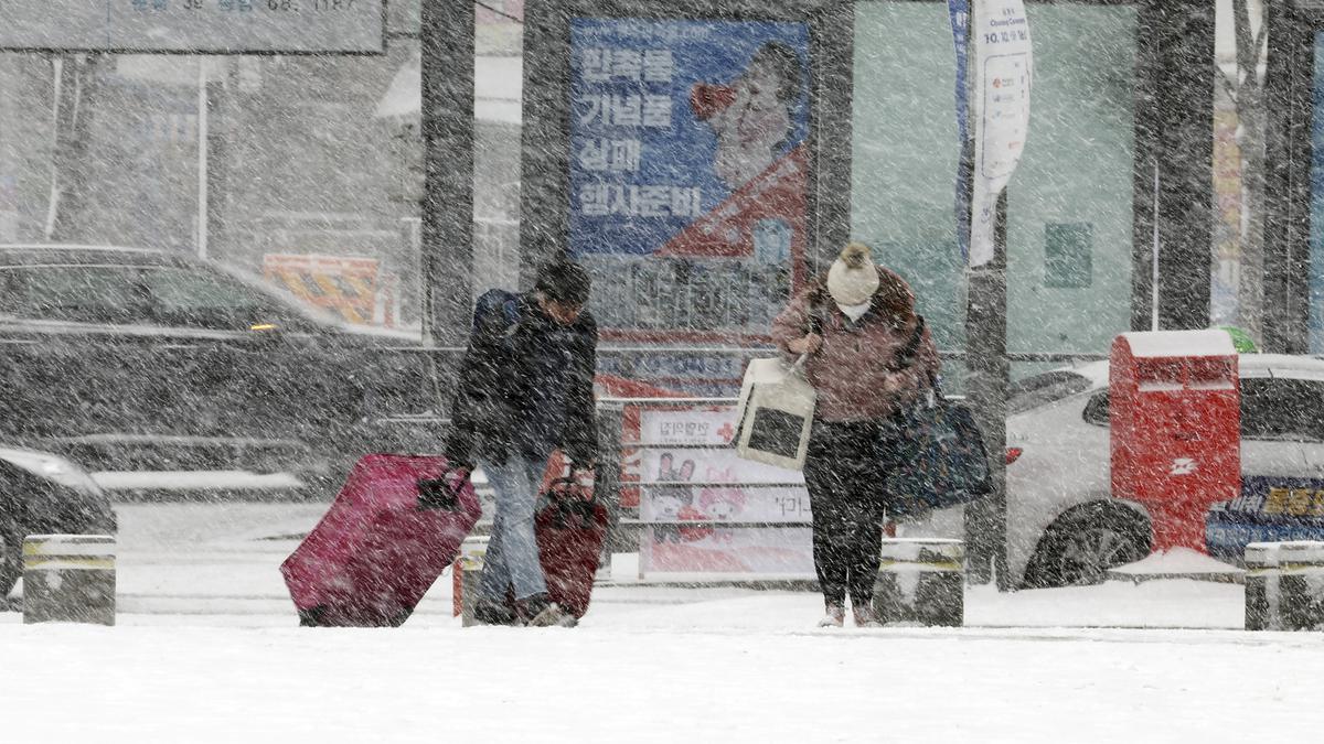 South Korea, Japan grapple with heavy snow chaos, flight delays