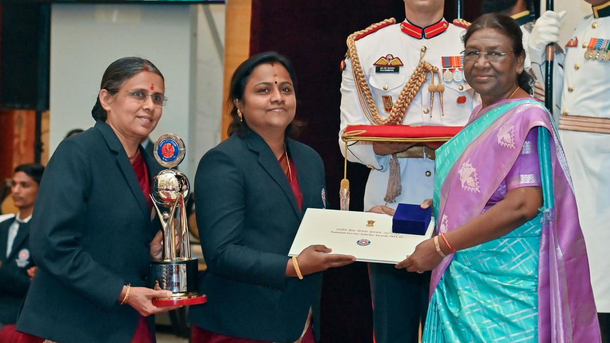 SD College NSS unit programme officer bags national award