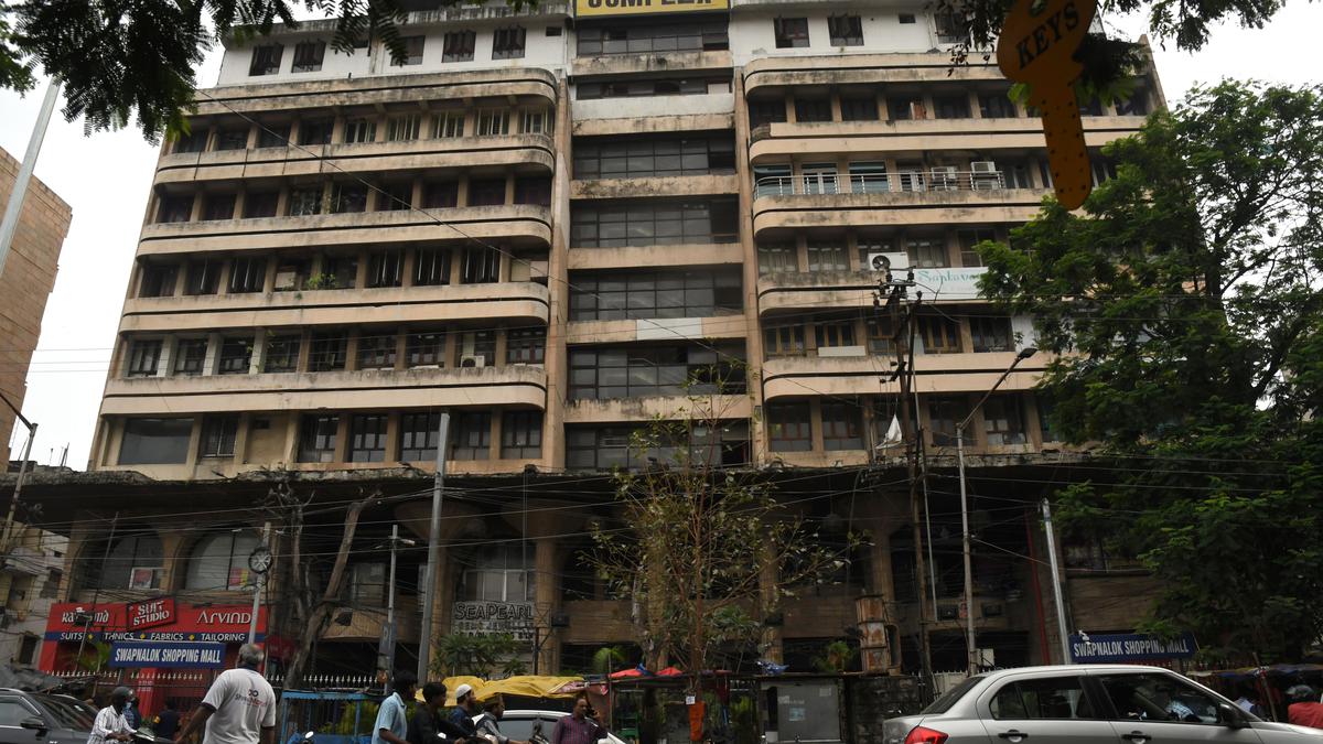 Offices in Swapnalok Complex booked for negligence; cheating case against Vihaan Direct Selling
