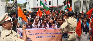 Students protest against holding exams without completion of syllabus in  Karnataka - The Hindu