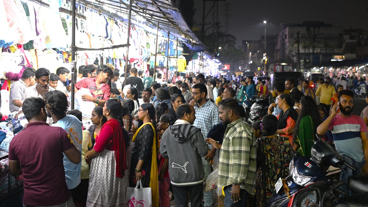 Heavy traffic at Jagadamba Junction as shoppers flock for Sankranti discounts at garment stores in Visakhapatnam