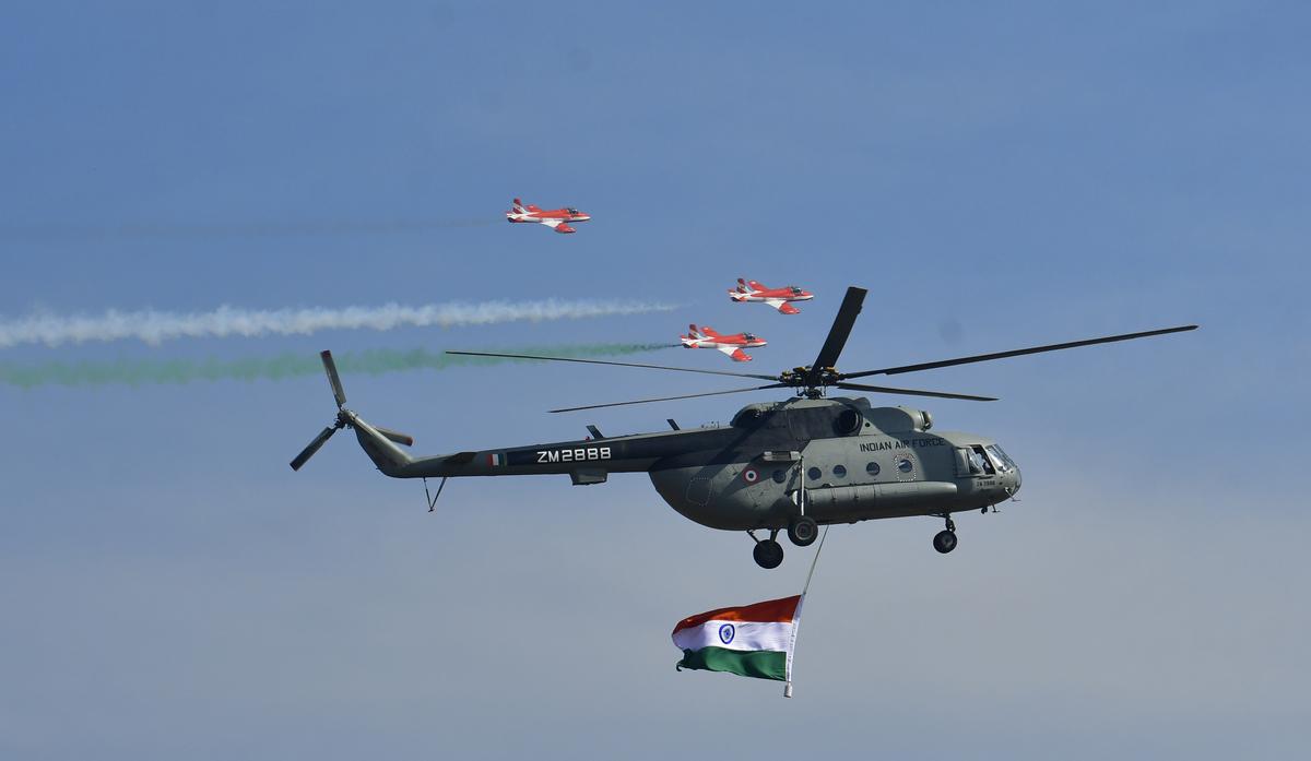 Aircraft and helicopters enthrall audience at final dress rehearsal of