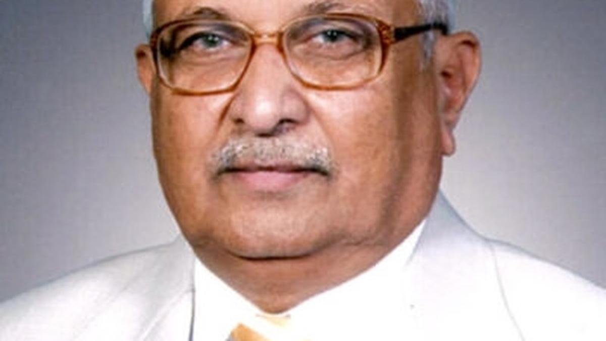 Educationist Mohan Kulkarni dead