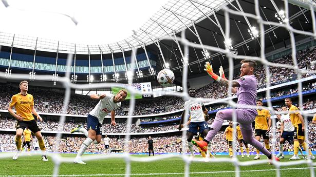 Harry Kane sets Premier League one-club record with 185th Tottenham goal, seals win over Wolves