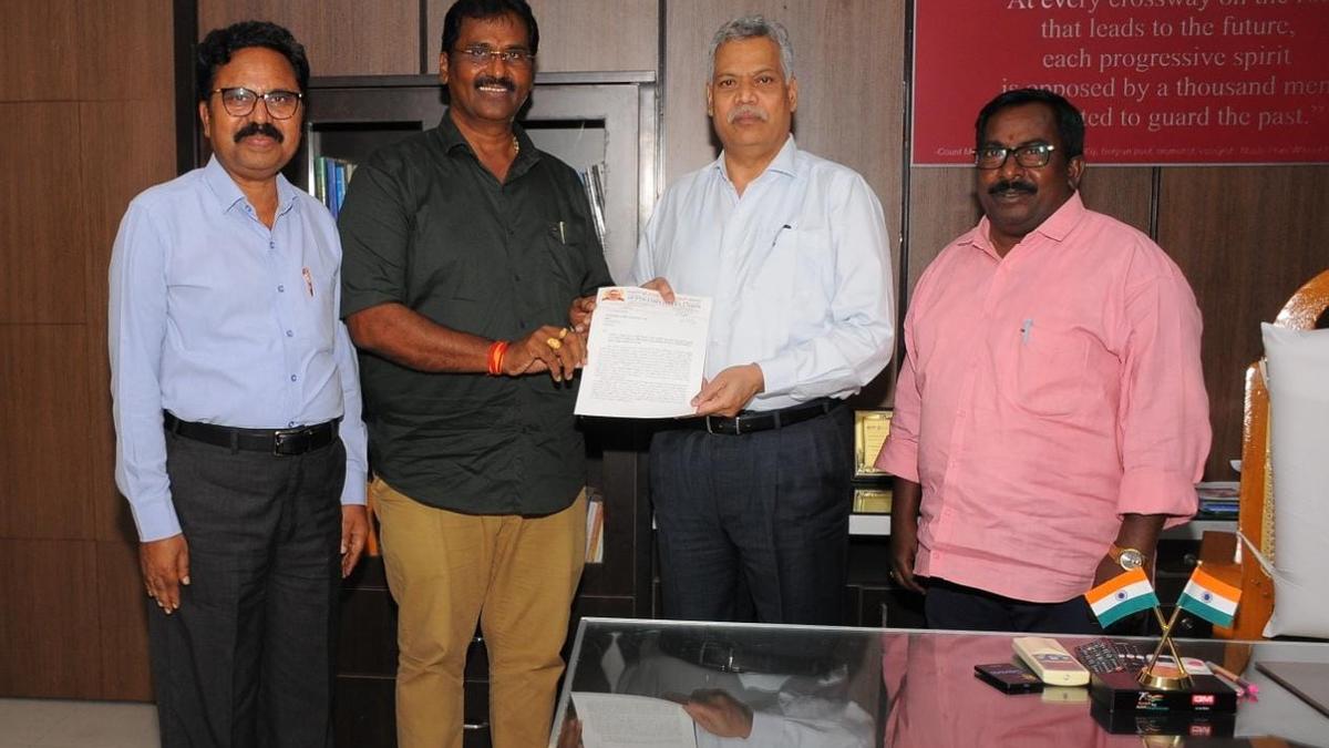 Employees union warns government against giving APSRTC land for shopping mall construction