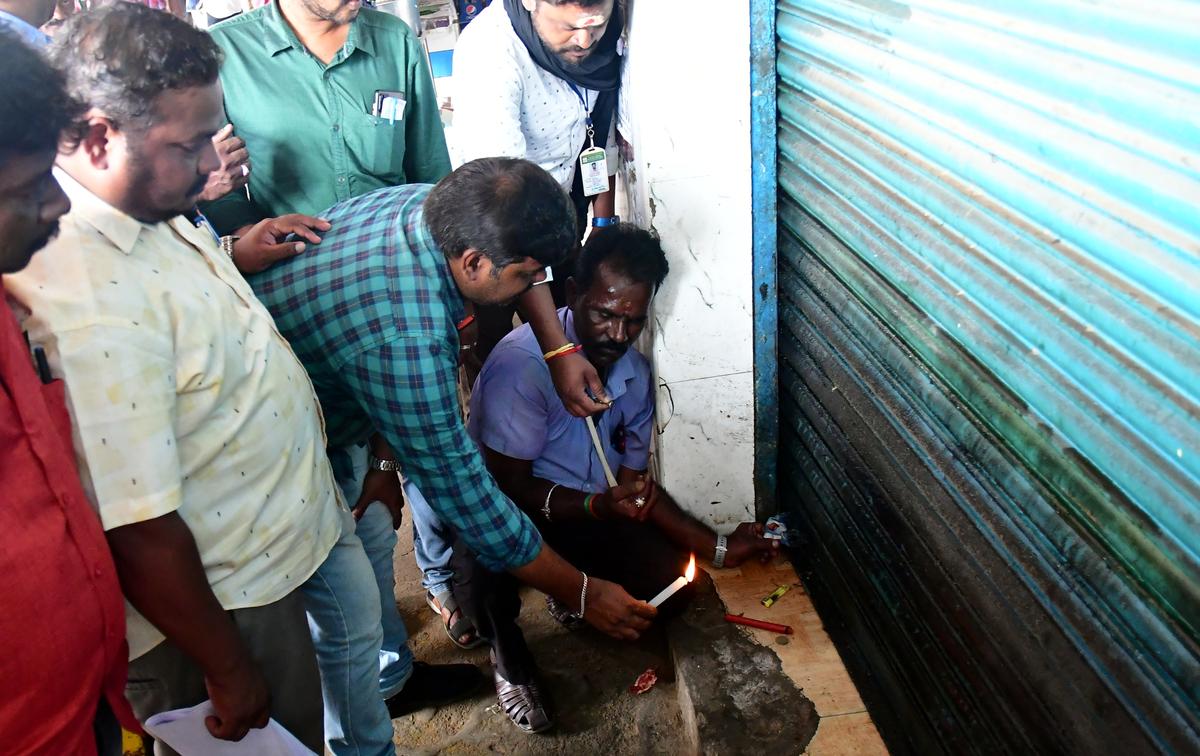 63 shops belonging to Dindigul Corporation sealed as rental of ₹ 1 crore unpaid by tenants