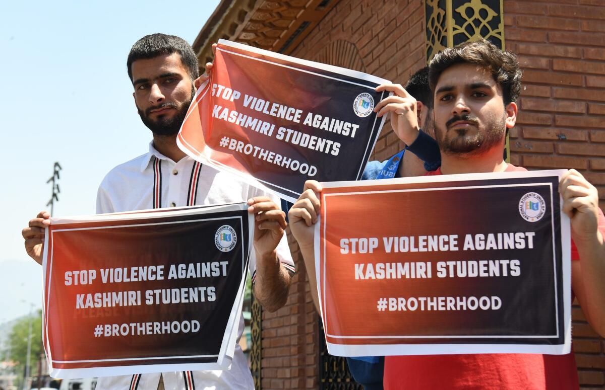 https://th-i.thgim.com/public/incoming/pm93ou/article69531787.ece/alternates/FREE_1200/Kashmir%20students.jfif