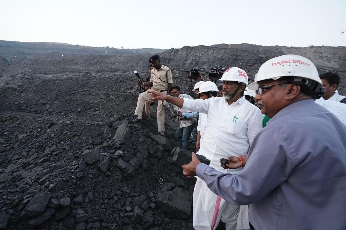 thehindu.com - The Hindu Bureau - Bhatti Vikramarka slams KCR over his 'we will skin' remarks against Congress government, vows to make Singareni a global enterprise