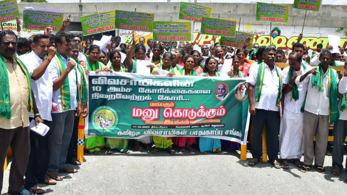 Tamizhaga Vivasayigal Paadhukaapu Sangam stage protest at the Krishnagiri Collectorate