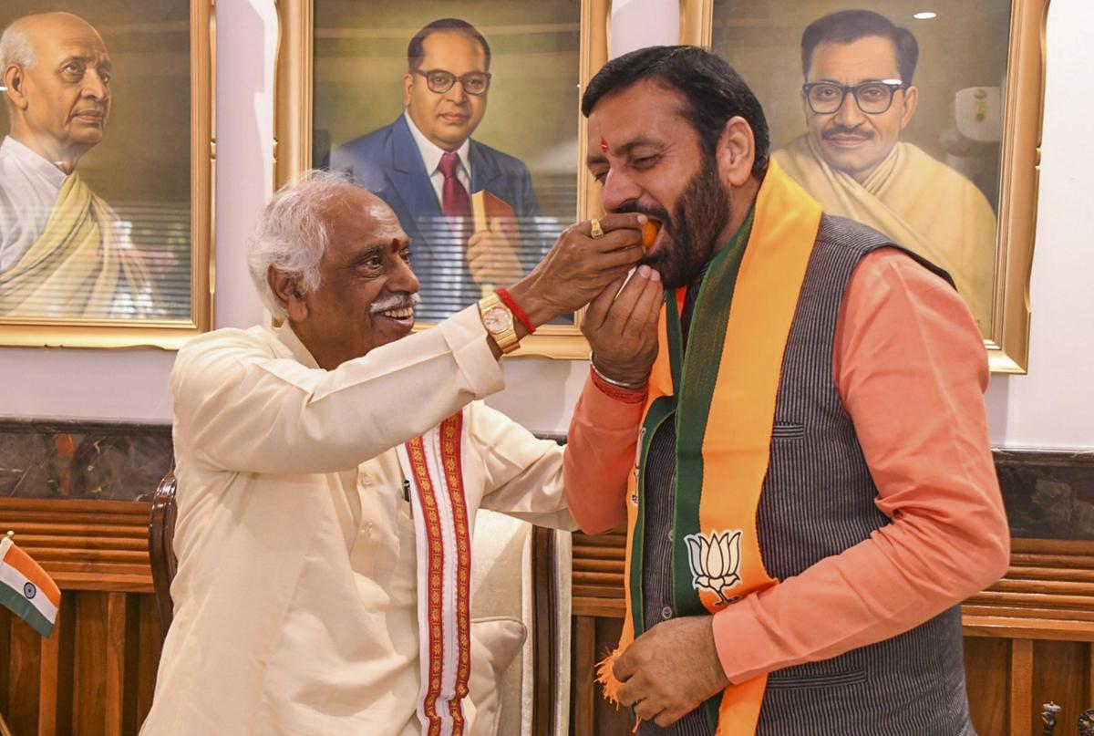 Haryana Governor Bandaru Dattatraya with Nayab Singh Saini after the latter was unanimously elected as BJP’s legislature party leader in Haryana.