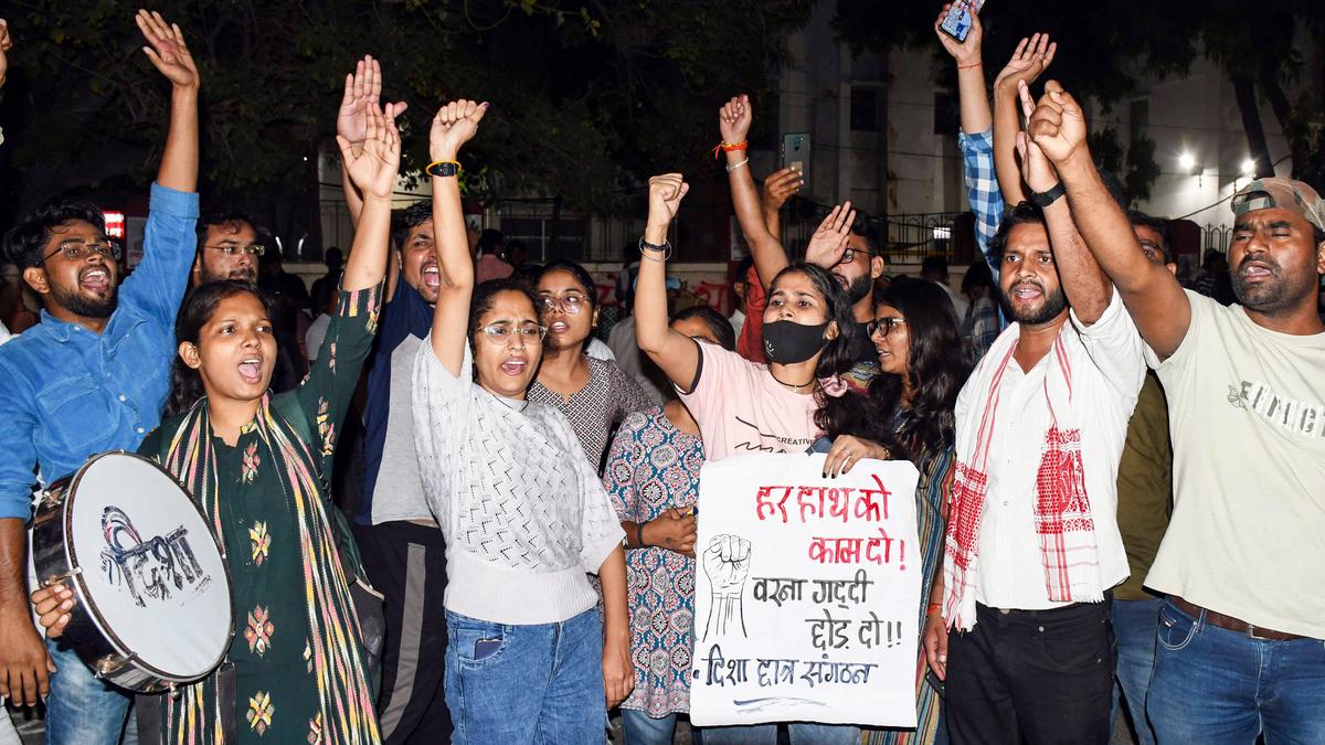 UPPSC aspirants protest continues for third day over exam format 