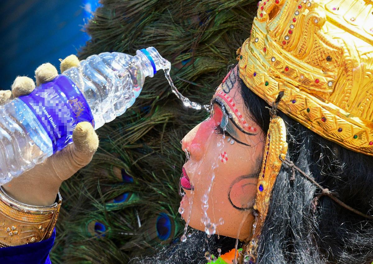 thehindu.com - Geetha Srimathi - When art wilts under the sun