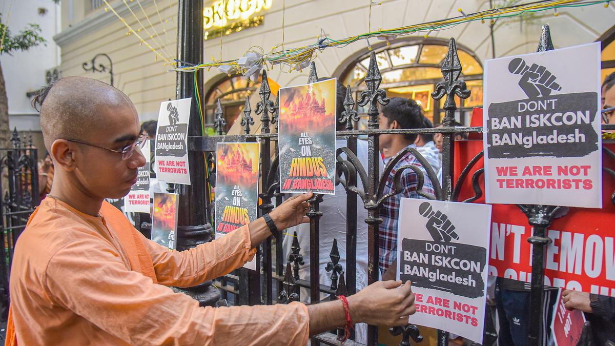 ISKCON welcomes remarks by Bangladesh on no ban; continues protests demanding release of monk