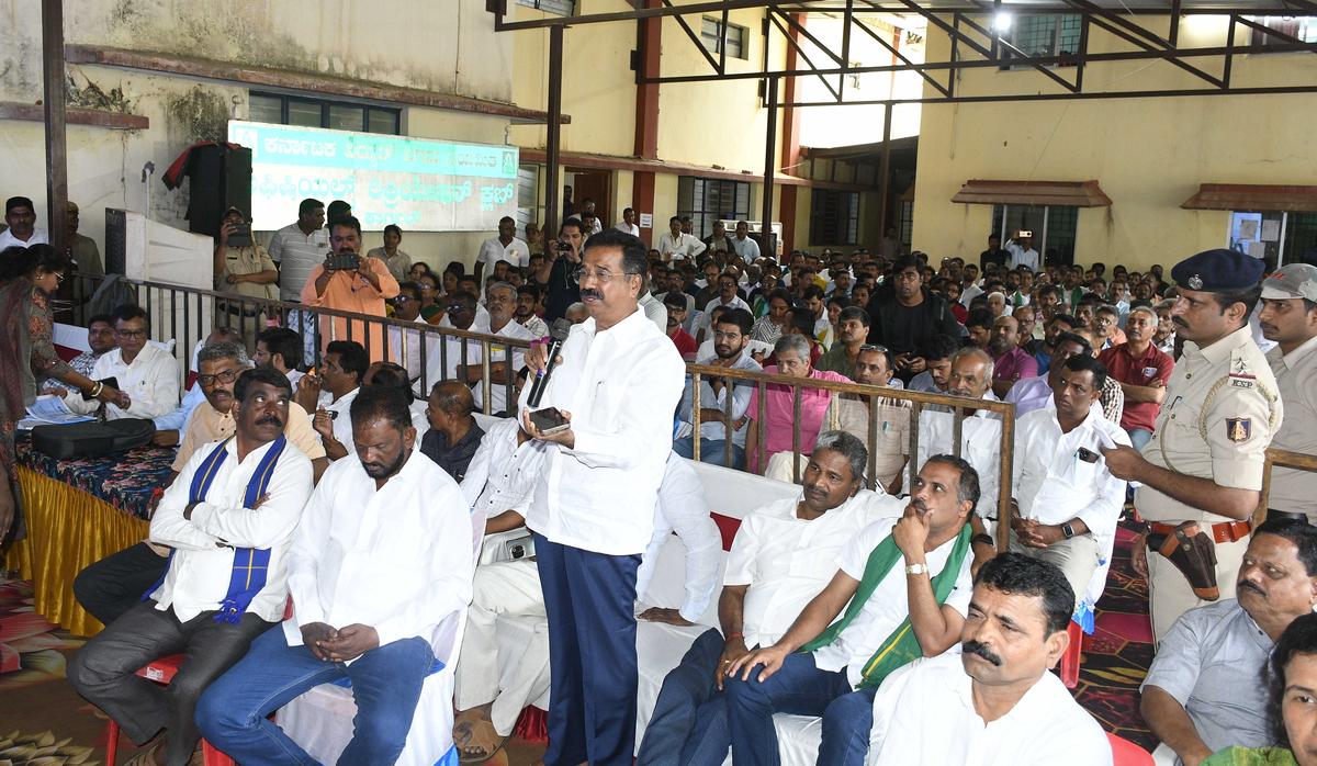 Local people, politicians, and environmentalists participating in the public hearing.