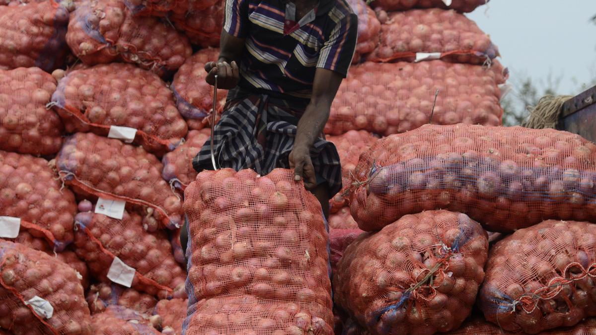 Onion prices begin to escalate again in Chennai within a gap of one month
