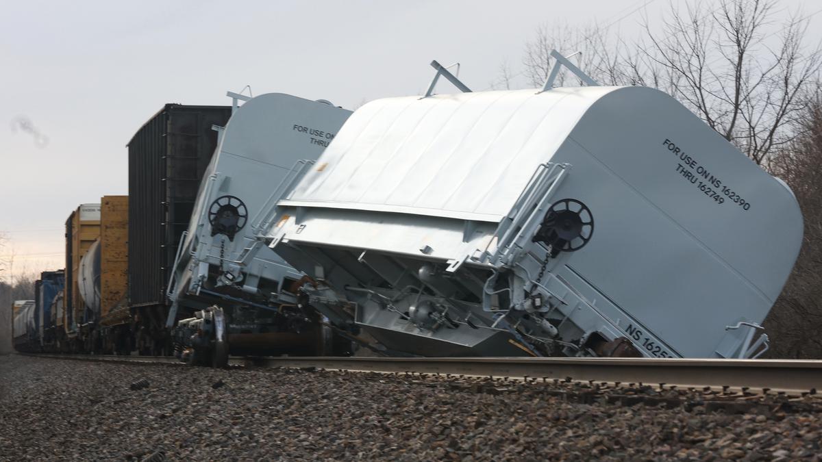 20 cars of Norfolk Southern cargo train derail in Ohio, 2nd incident in a month