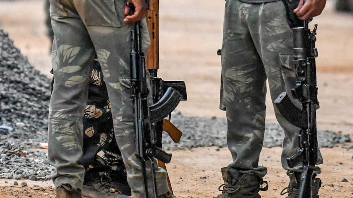 Chhattisgarh: Encounter between Naxals, security forces in Bijapur jungle