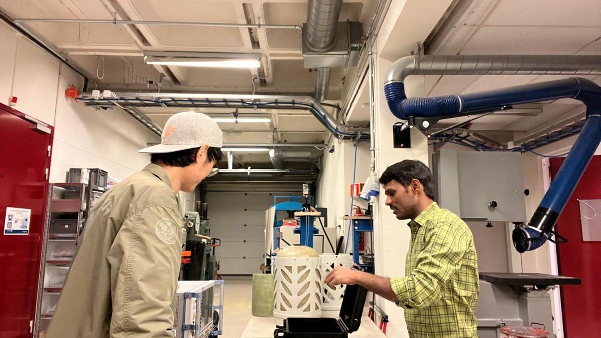 e-nose that sniffs out rotten fruits, meat