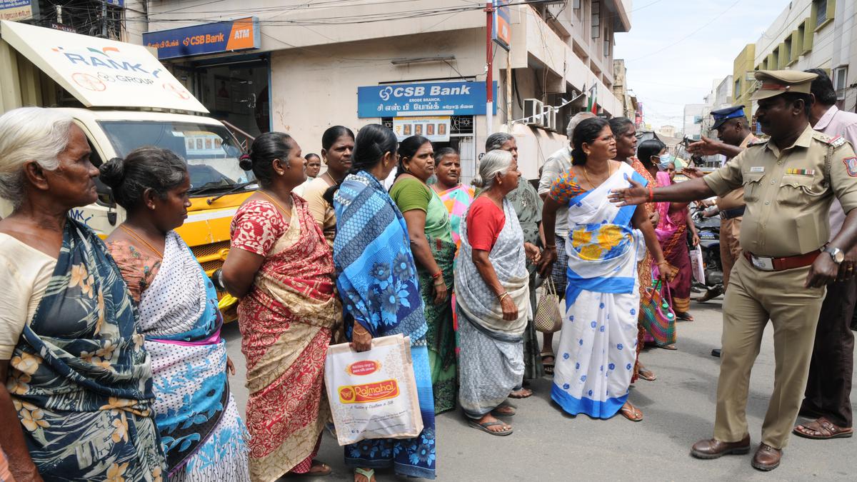 Women in Erode stage stir over rejection of their applications for Kalaignar Magalir Urimai Thittam