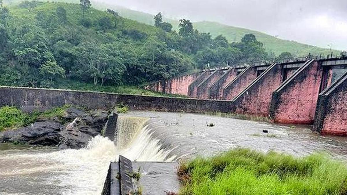 Water level in Mullaperiyar dam stands at 133.85 feet