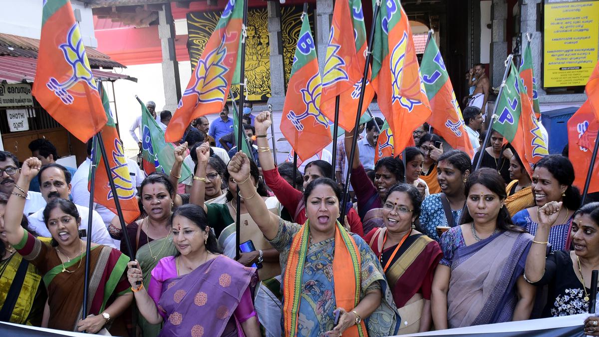 Kerala Police detain Mahila Morcha workers for trespassing on official residence of State Police Chief